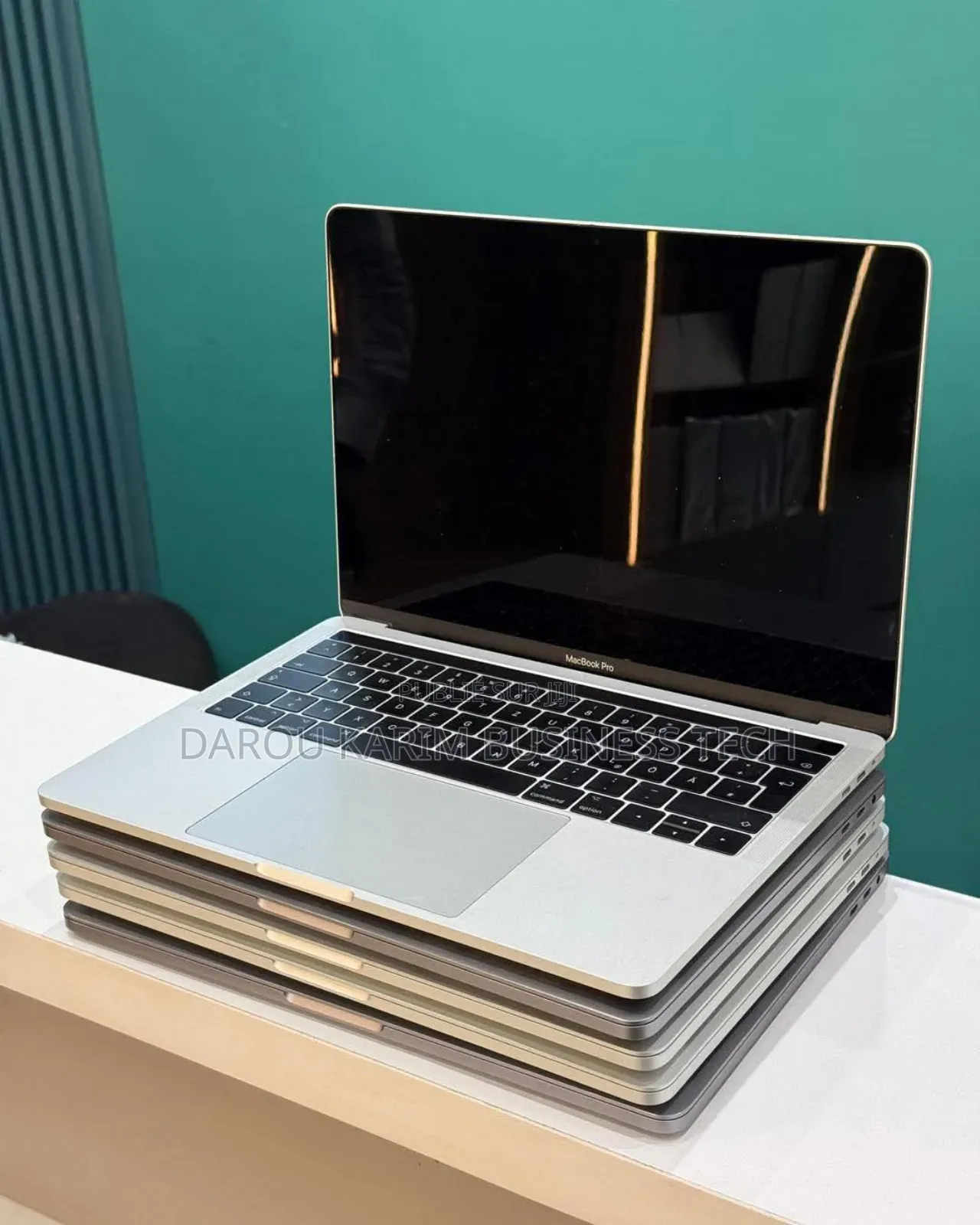 New Apple MacBook Pro 2017 8GB Intel Core I5 SSD 256GB