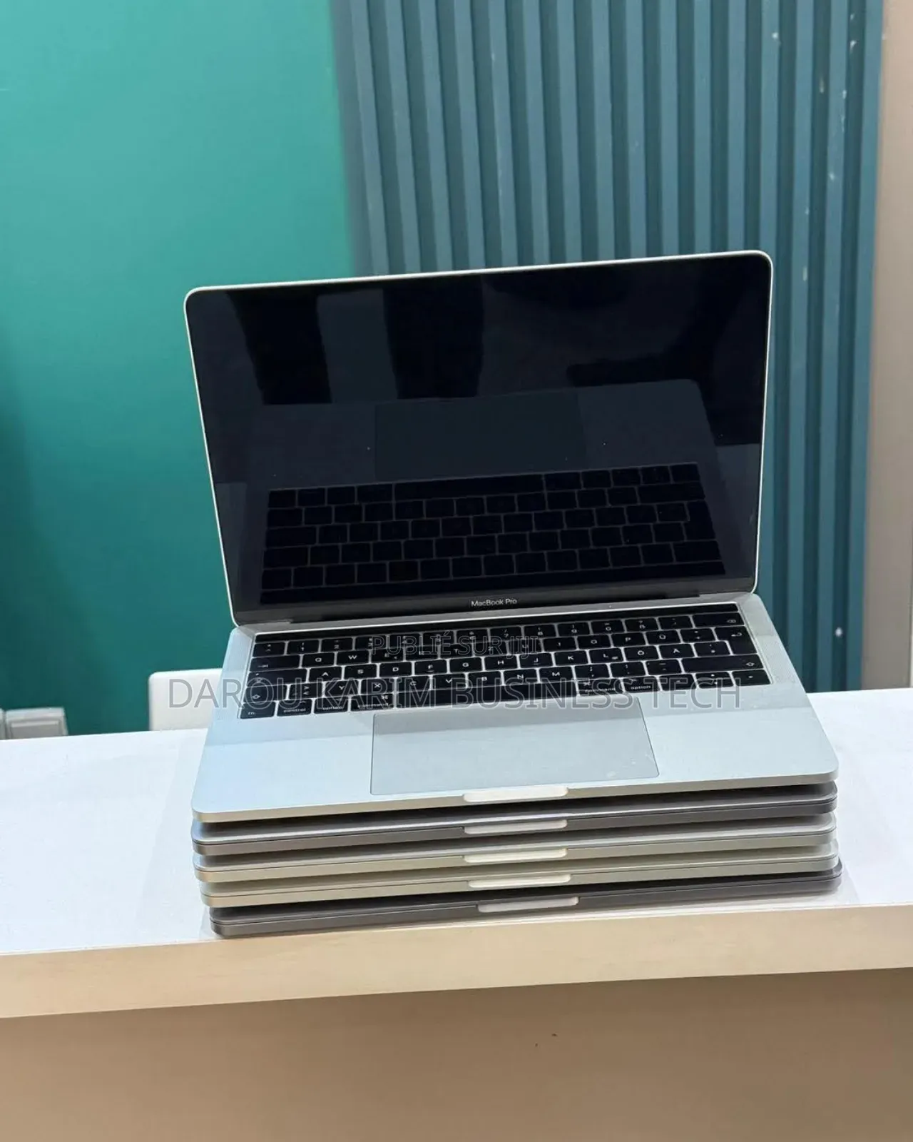 New Apple MacBook Pro 2017 8GB Intel Core I5 SSD 256GB