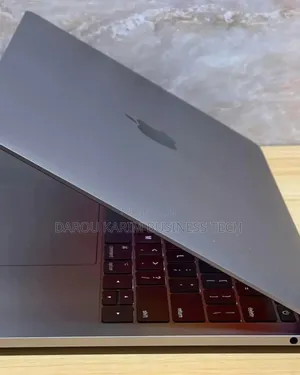 New Apple MacBook Pro 2017 16GB Intel Core I5 SSD 256GB