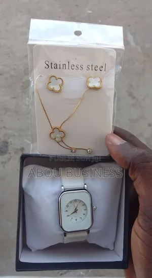 Photo - Montre Collier Et Boucle D'oreille.