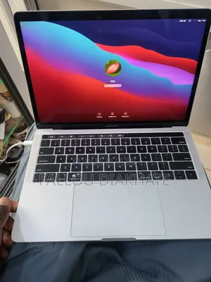 New Pomme MacBook Pro 2019 16GB Intel Core I5 SSD 256GB