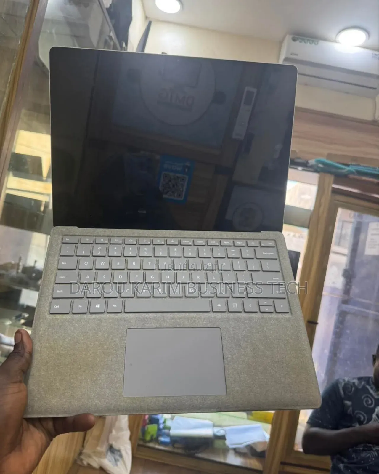 New Microsoft Surface Laptop 2 16GB Intel Core I7 SSD 512GB