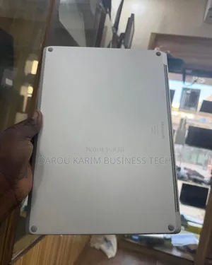 New Microsoft Surface Laptop 2 16GB Intel Core I7 SSD 512GB