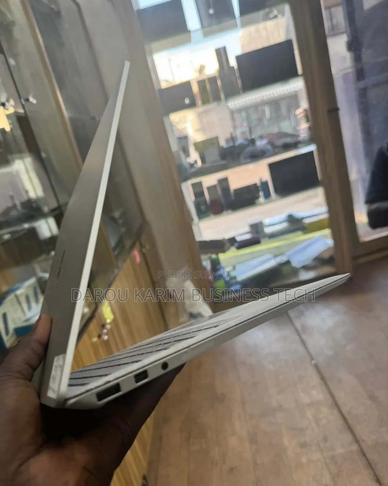 New Microsoft Surface Laptop 2 16GB Intel Core I7 SSD 512GB