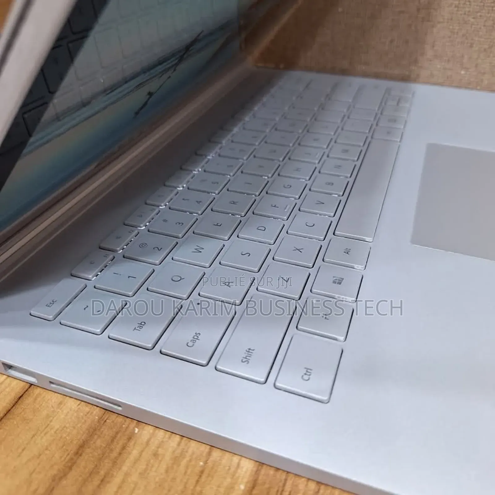 New Microsoft Surface Book 8GB Intel Core I7 SSD 256GB