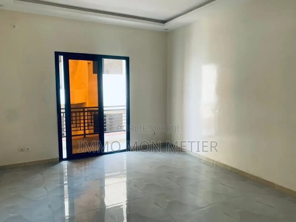 2chbre Appartement dans F3 À Louer À Keur à Louer