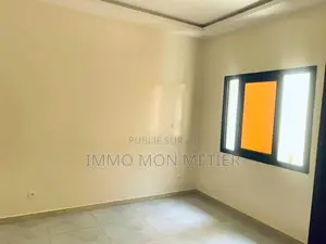 2chbre Appartement dans F3 À Louer À Keur à Louer