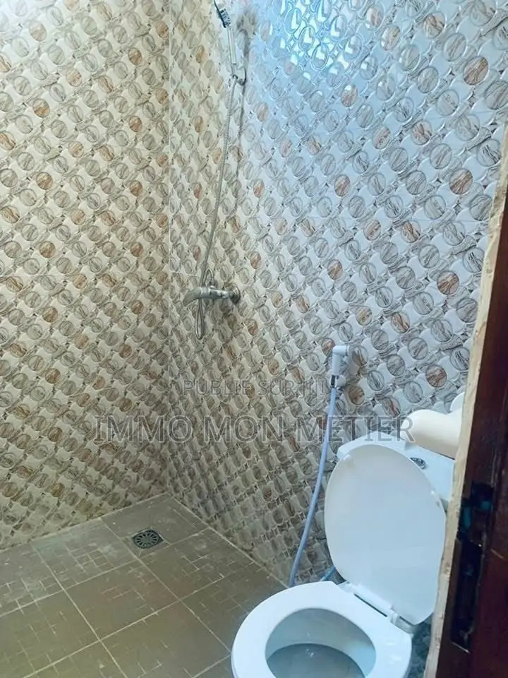 2chbre Appartement dans F3 À Louer À Keur à Louer