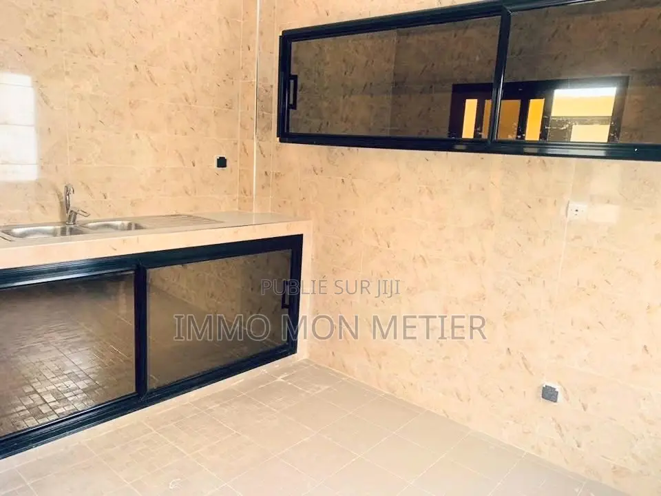 2chbre Appartement dans F3 À Louer À Keur à Louer