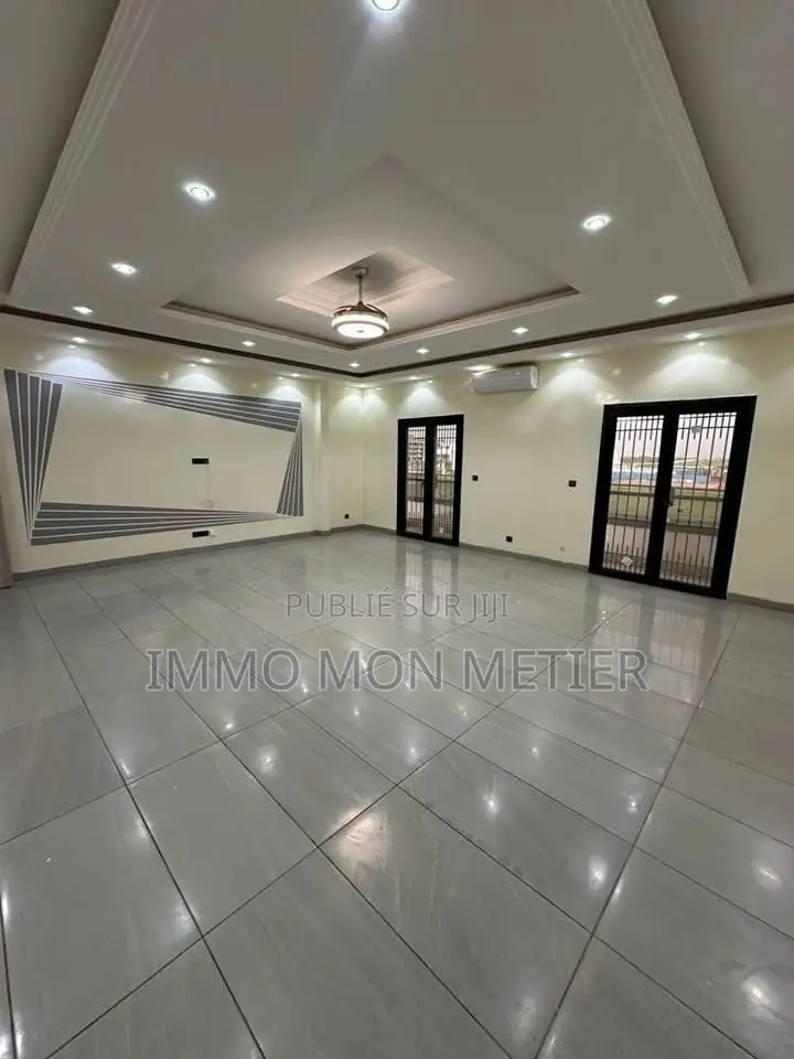 3chbre Appartement dans Almadies Recasement à Louer