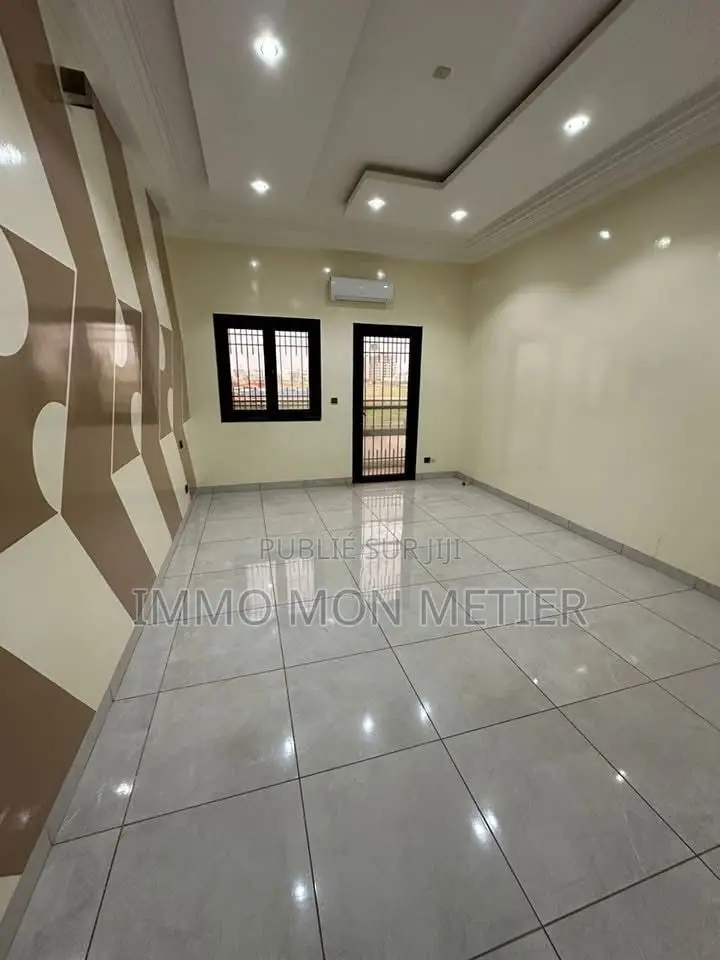 3chbre Appartement dans Almadies Recasement à Louer