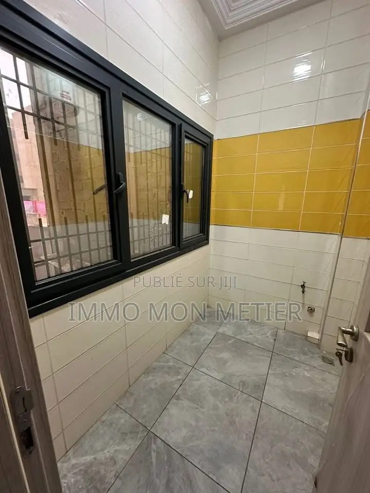 3chbre Appartement dans Almadies Recasement à Louer