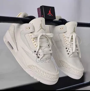Photo - Jordan 3 Retro Travis Scott