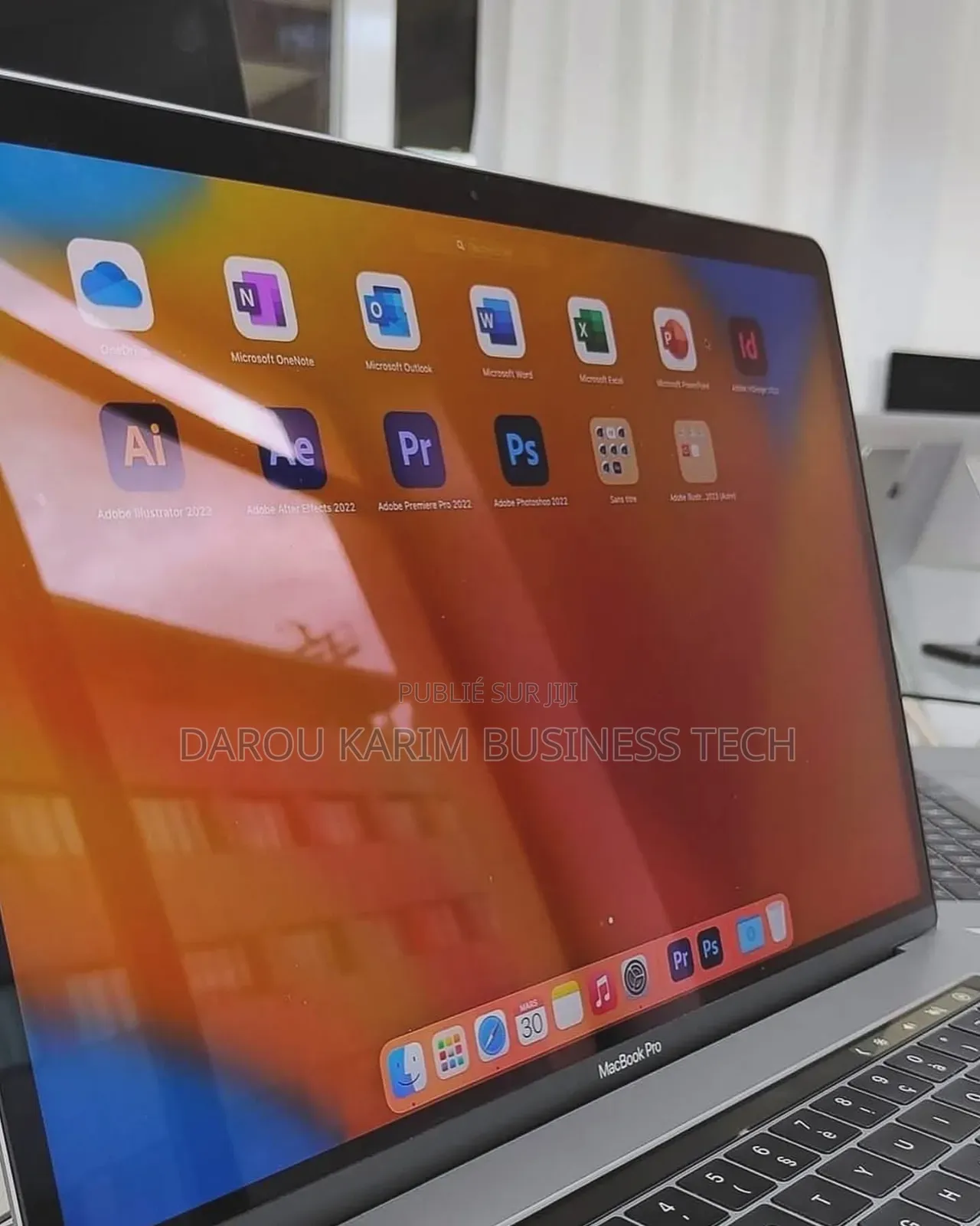 New Apple MacBook Pro 2018 16GB Intel Core I7 SSD 512GB