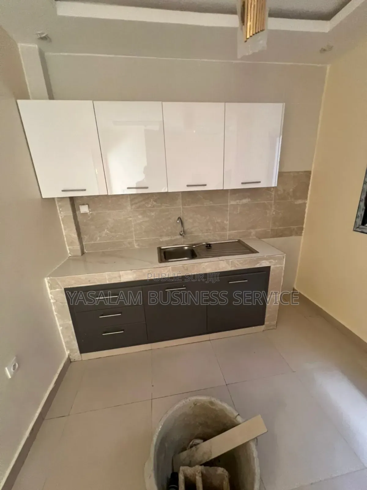 1chbre Studio dans Yasalam Business, Sicap-Liberté à Louer