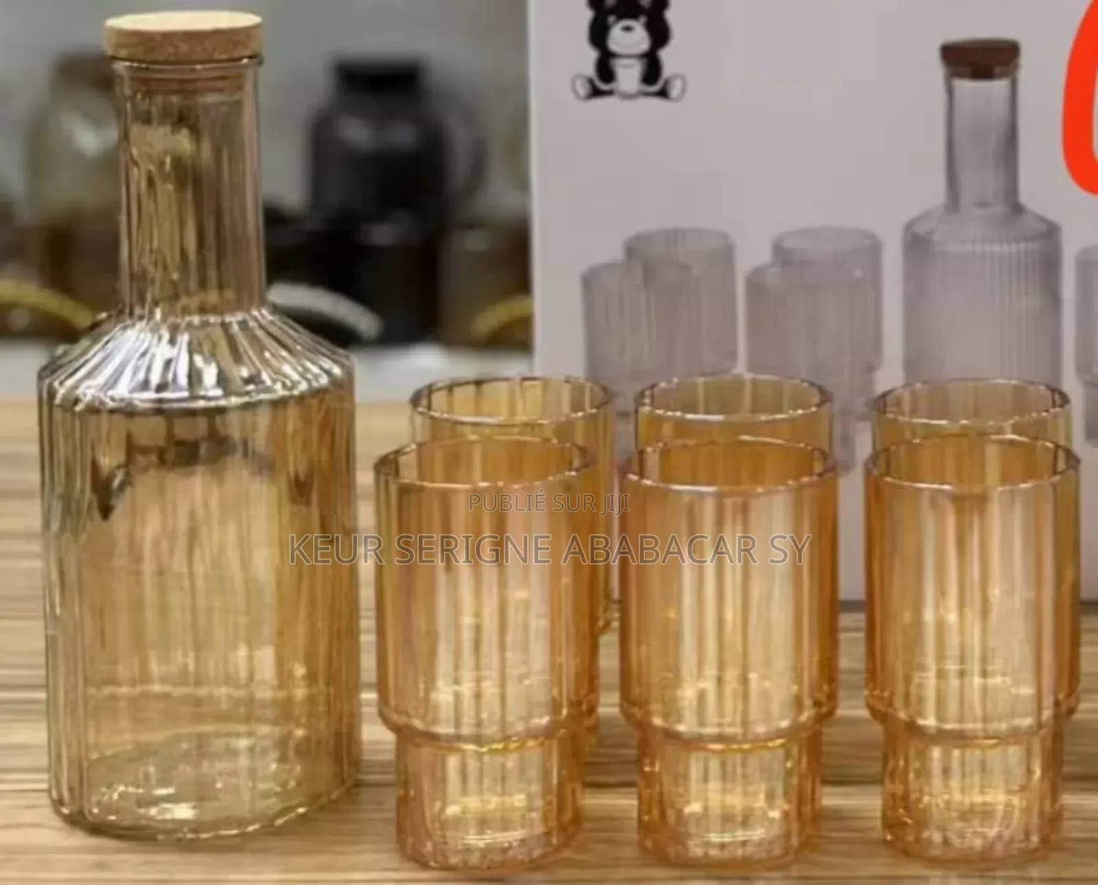 Bouteille Et Tasse en Verre