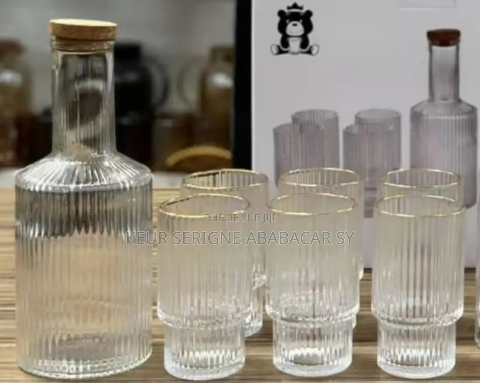 Bouteille Et Tasse en Verre