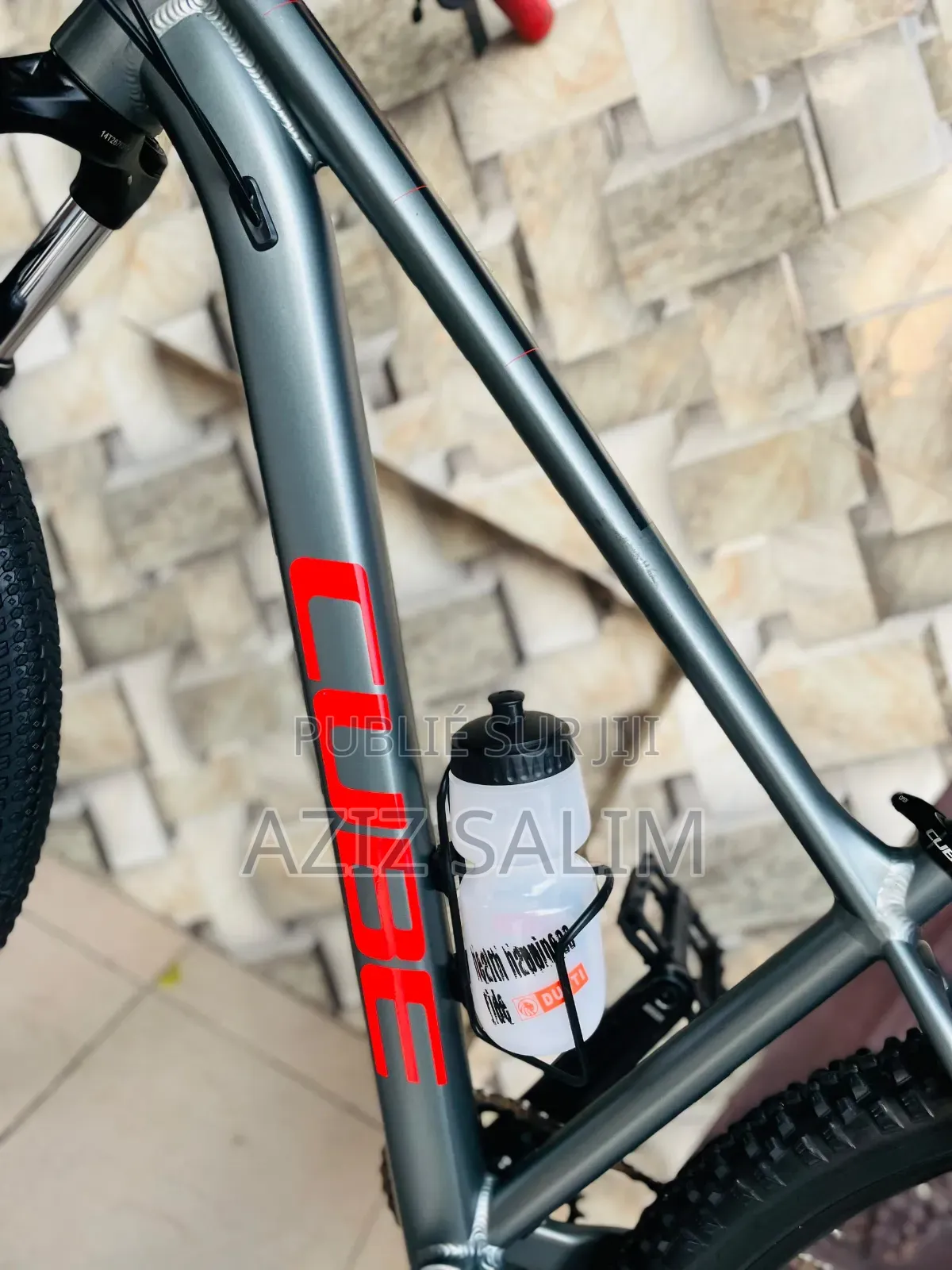 Vélo VTT Cube Analog V12