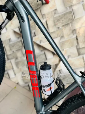 Vélo VTT Cube Analog V12