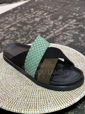 "Alliez Confort Et Élégance Avec Nos Sandales Orthopédiques"