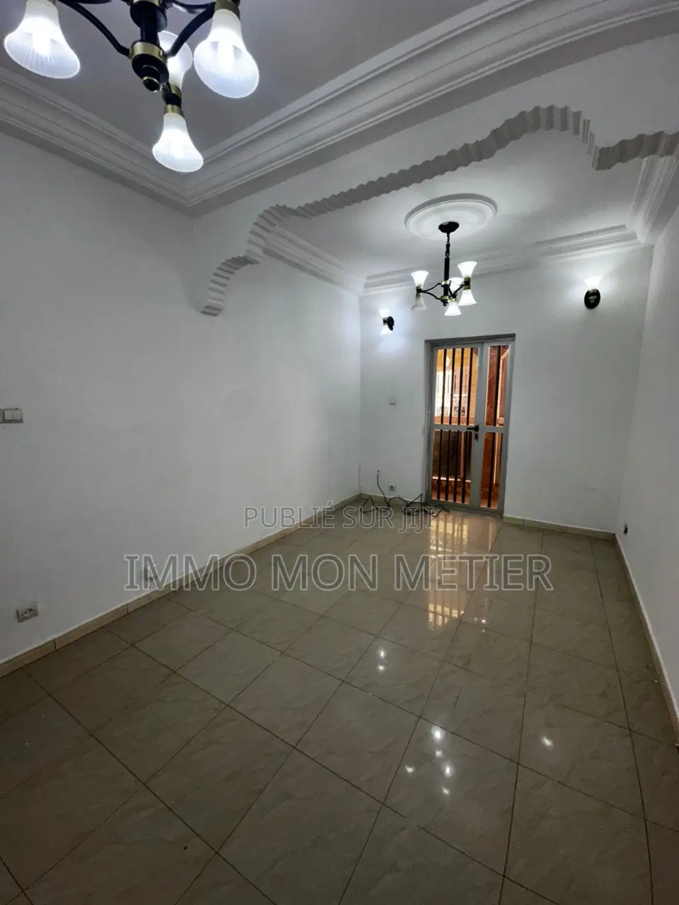 2chbre Appartement dans Ouakam à Louer