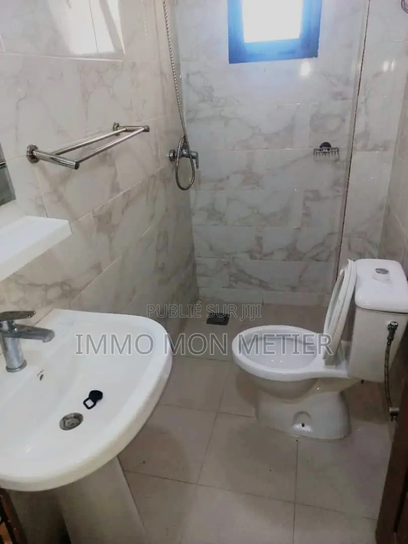 2chbre Appartement dans Ouakam à Louer