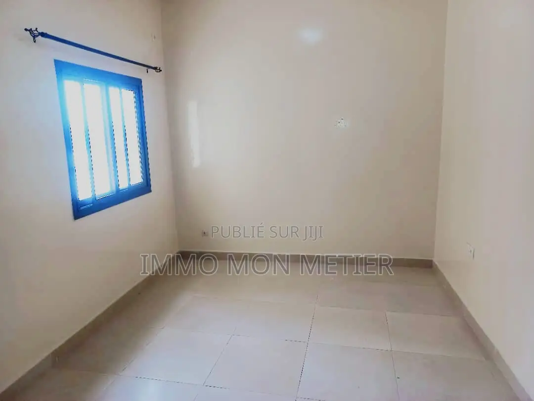 2chbre Appartement dans Ouakam à Louer
