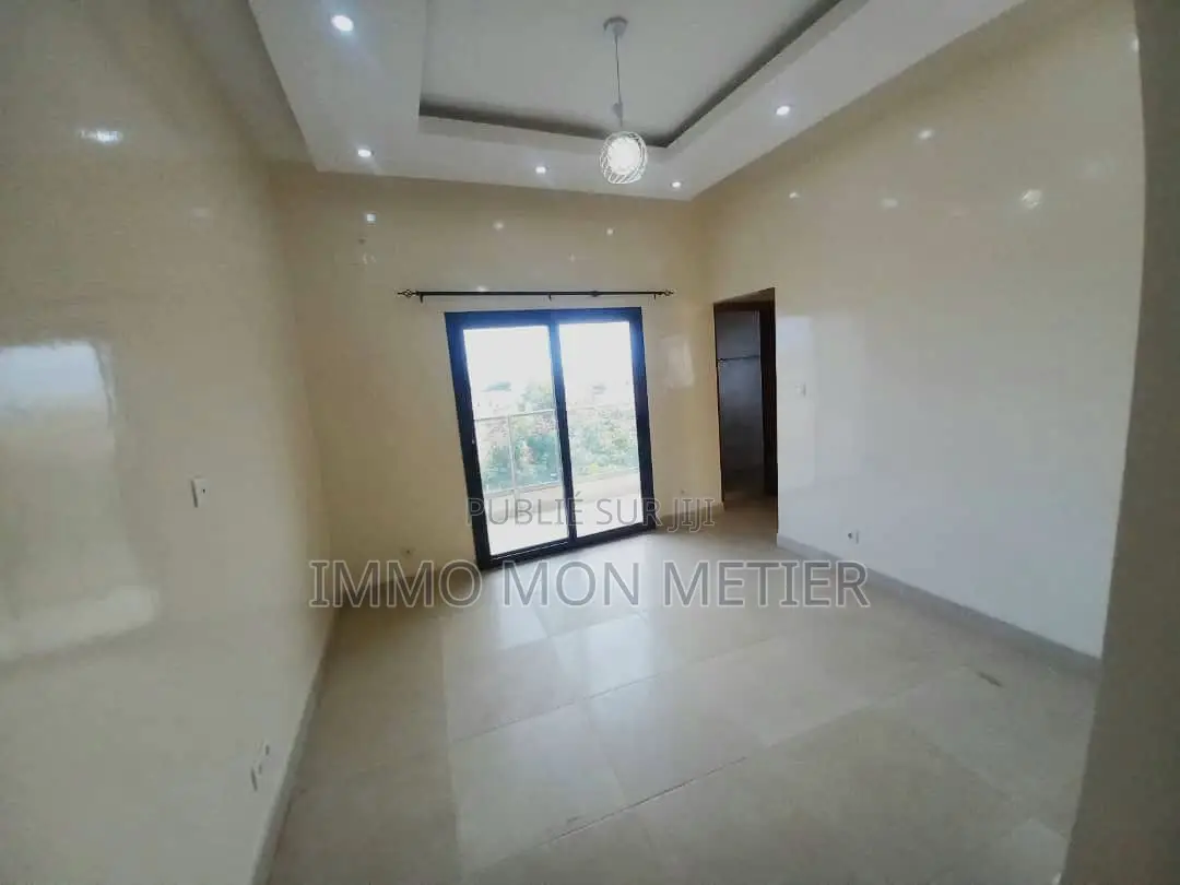 2chbre Appartement dans Ouakam à Louer