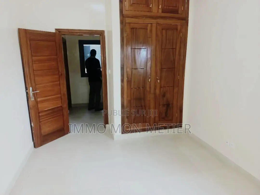 2chbre Appartement dans Ouakam à Louer
