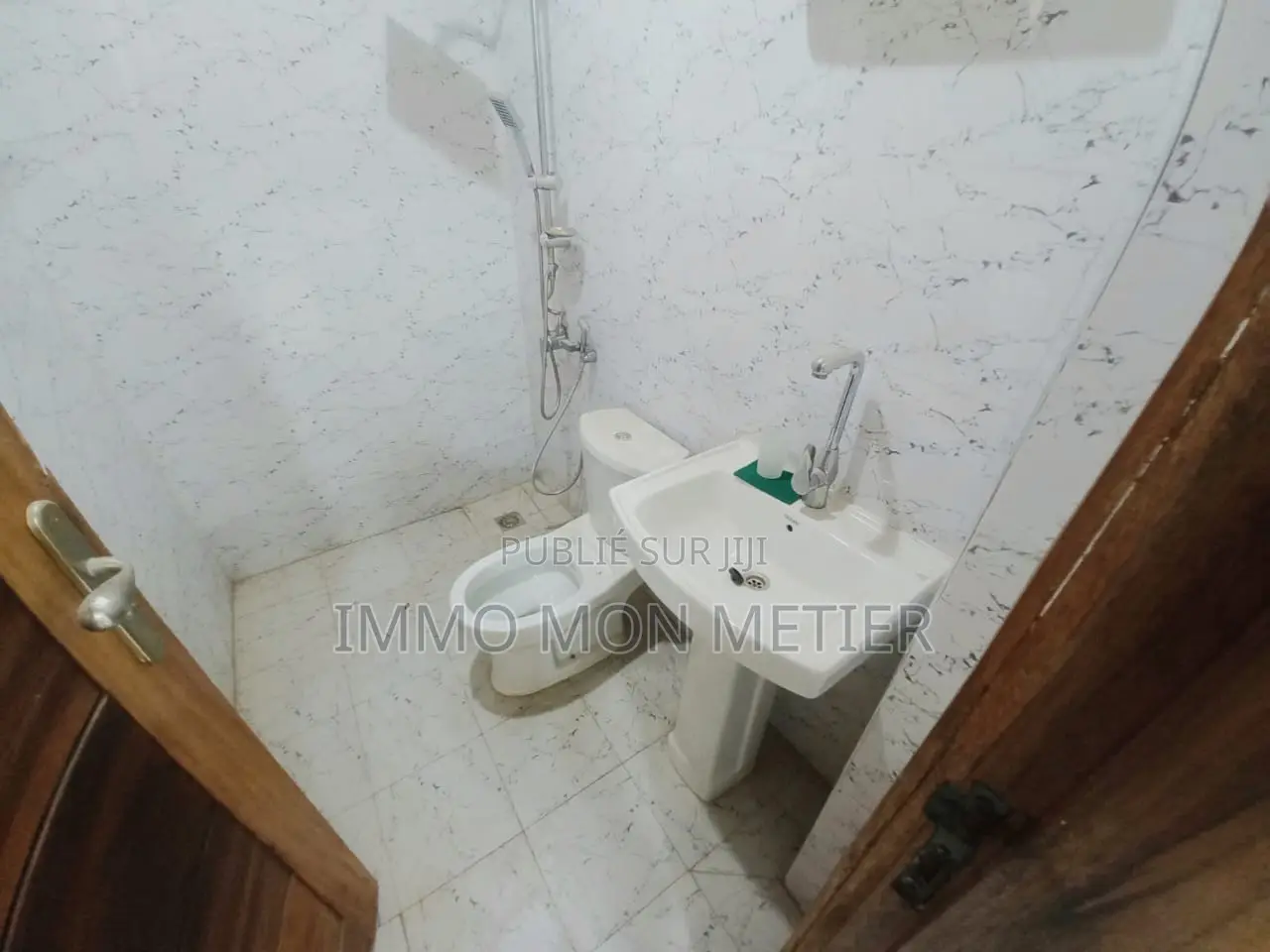 3chbre Appartement dans Almadies à Louer