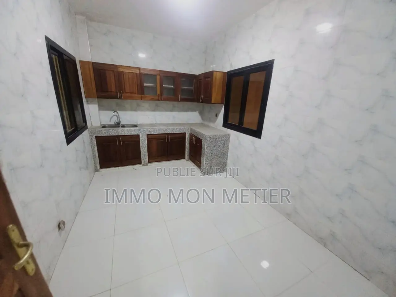 3chbre Appartement dans Almadies à Louer