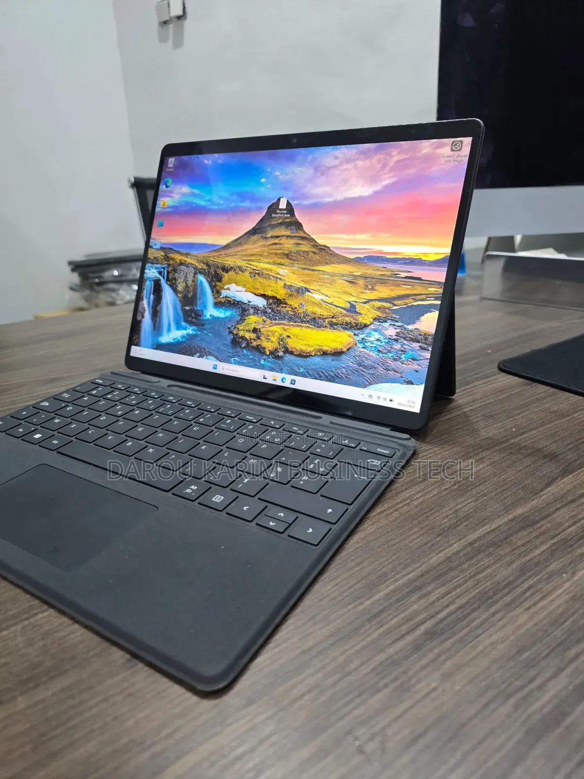 New Microsoft Surface Pro 9 8GB Intel Core I5 SSD 256GB