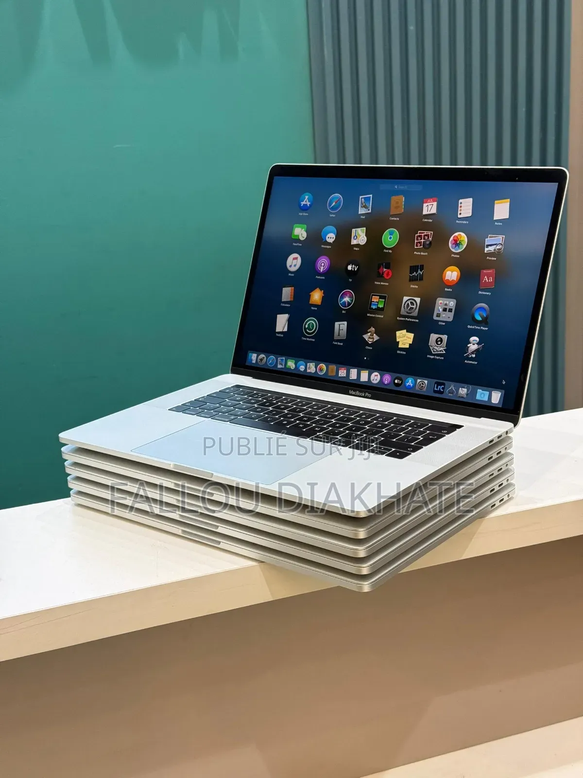 New Apple MacBook Pro 2017 16GB Intel Core I7 SSD 512GB