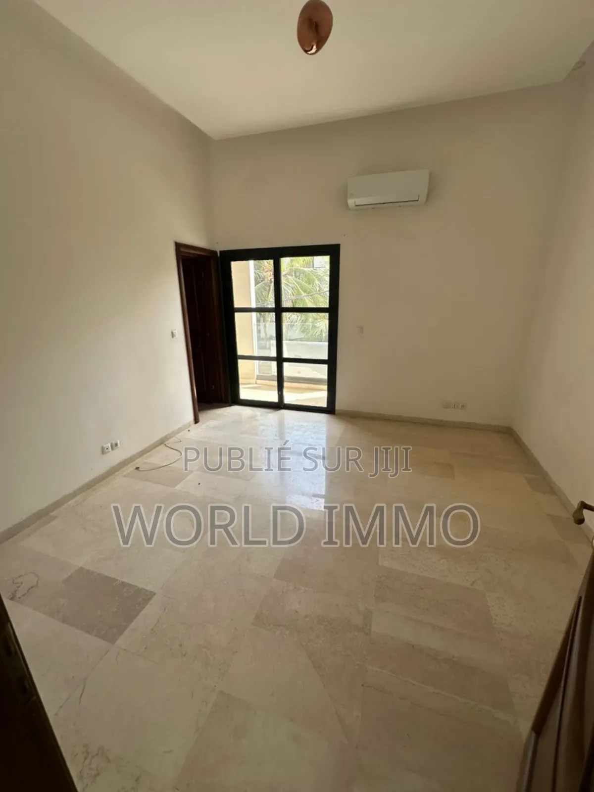 5chbre Villa dans L'Espace, Almadies à Louer