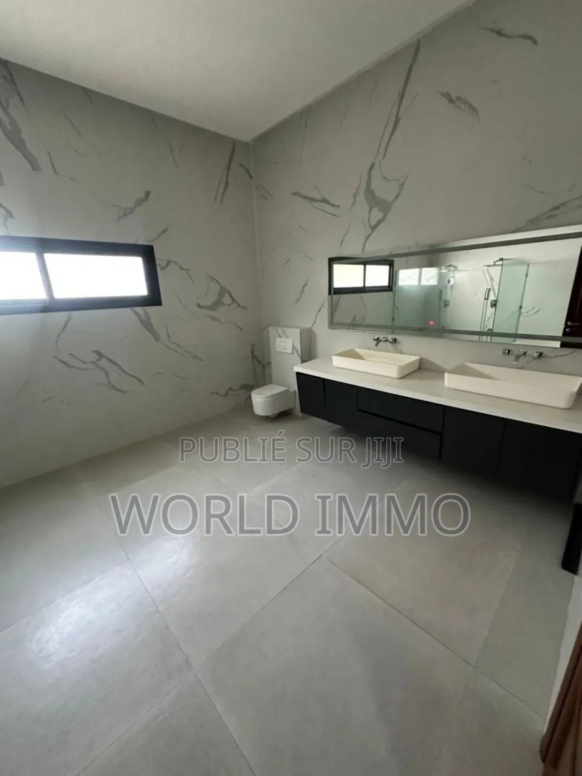 5chbre Villa dans L'Espace, Almadies à Louer