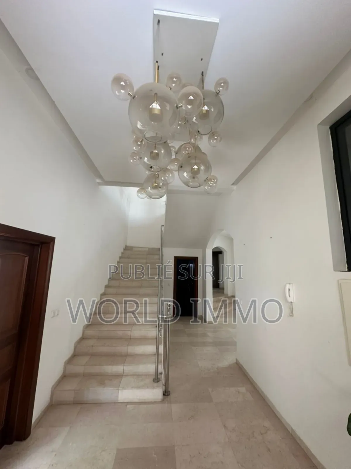 5chbre Villa dans L'Espace, Almadies à Louer