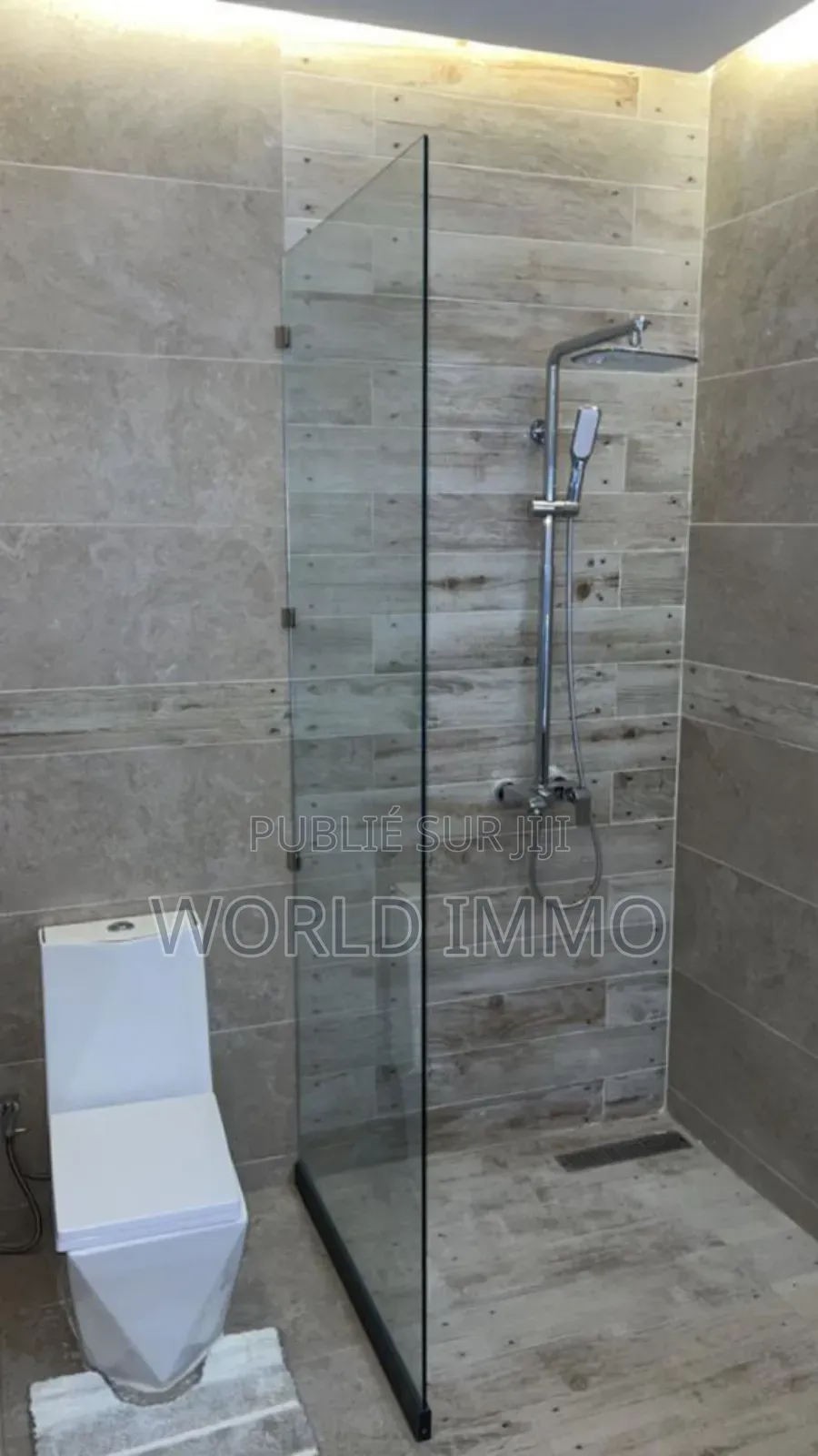 Furnished 6chbre Villa dans Lavallière, Sindia à Vendre