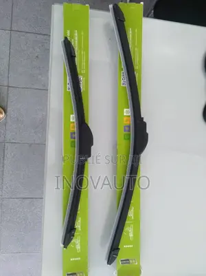 Paire d'Essuie Glace Avec Son Liquide Cleaner