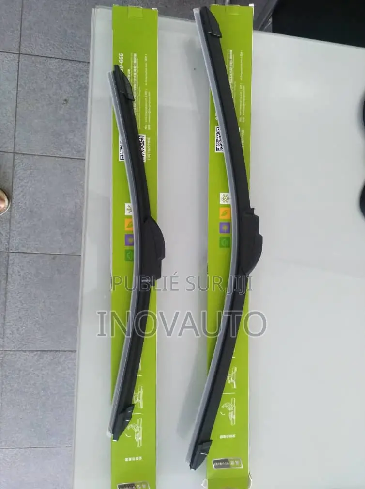 Paire d'Essuie Glace Avec Son Liquide Cleaner