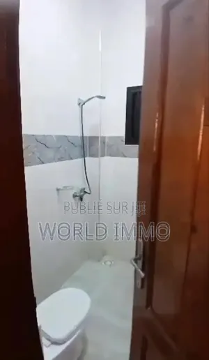 3chbre Appartement dans Le Luxe, Ouakam à Louer