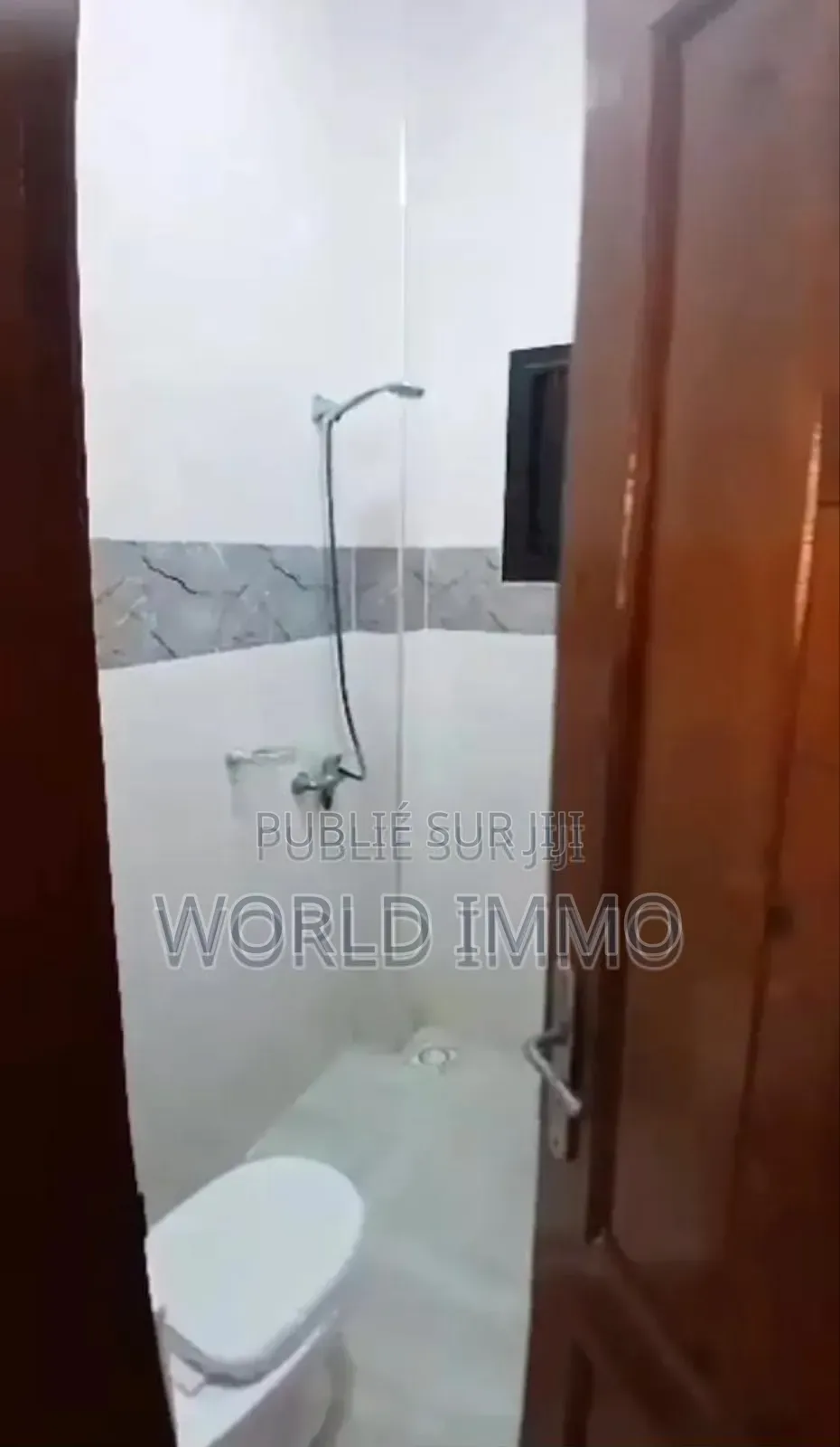 3chbre Appartement dans Le Luxe, Ouakam à Louer