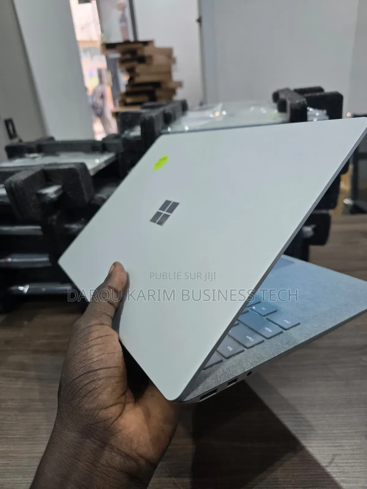 New Microsoft Surface Laptop 2 16GB Intel Core I7 SSD 512GB