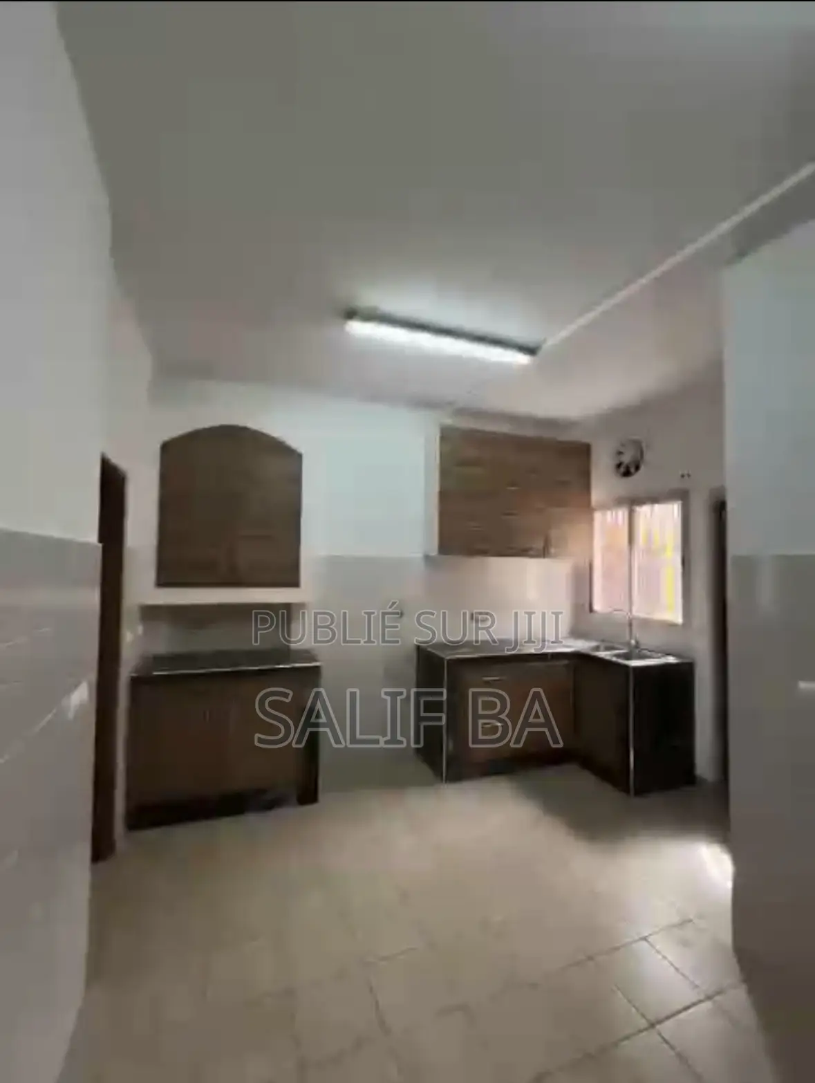 4chbre Villa dans Yoff à Vendre