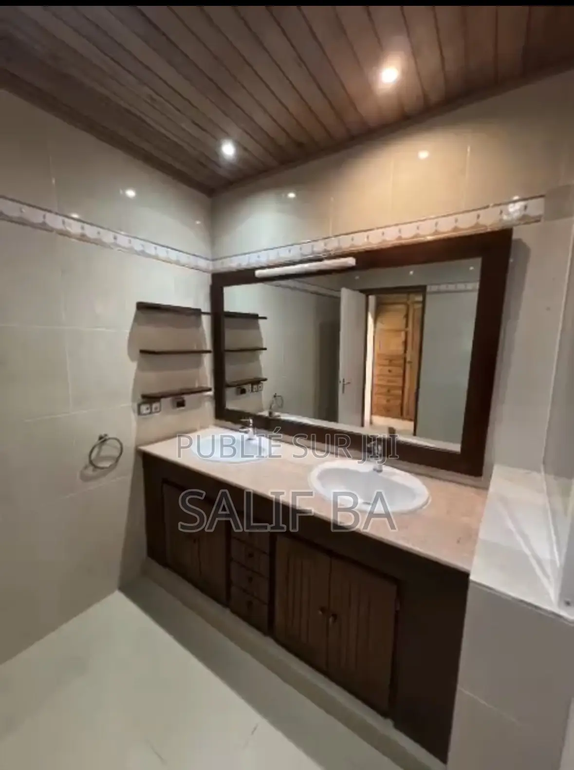 4chbre Villa dans Yoff à Vendre