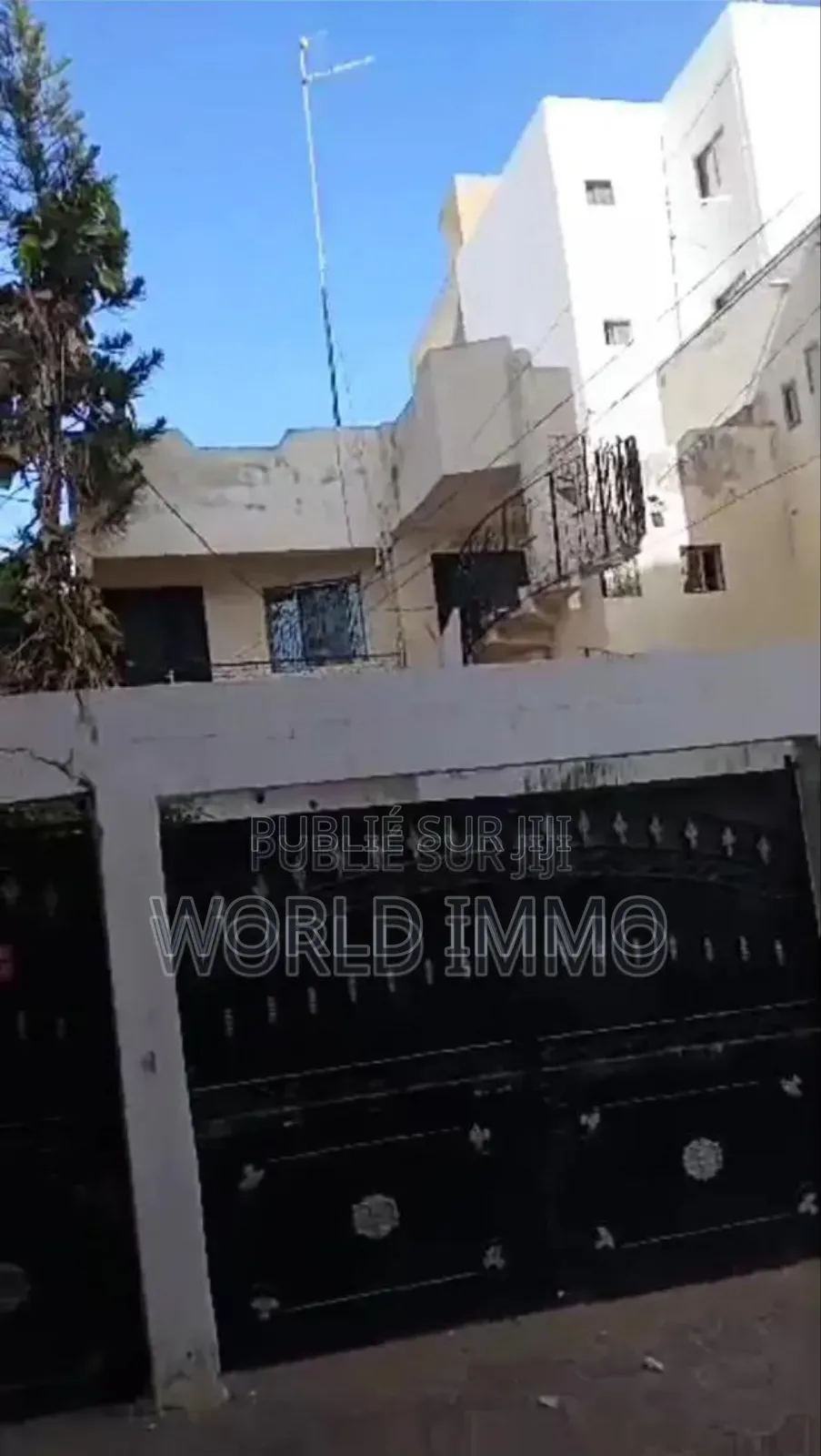 5chbre Villa dans Leo, Sicap-Liberté à Vendre