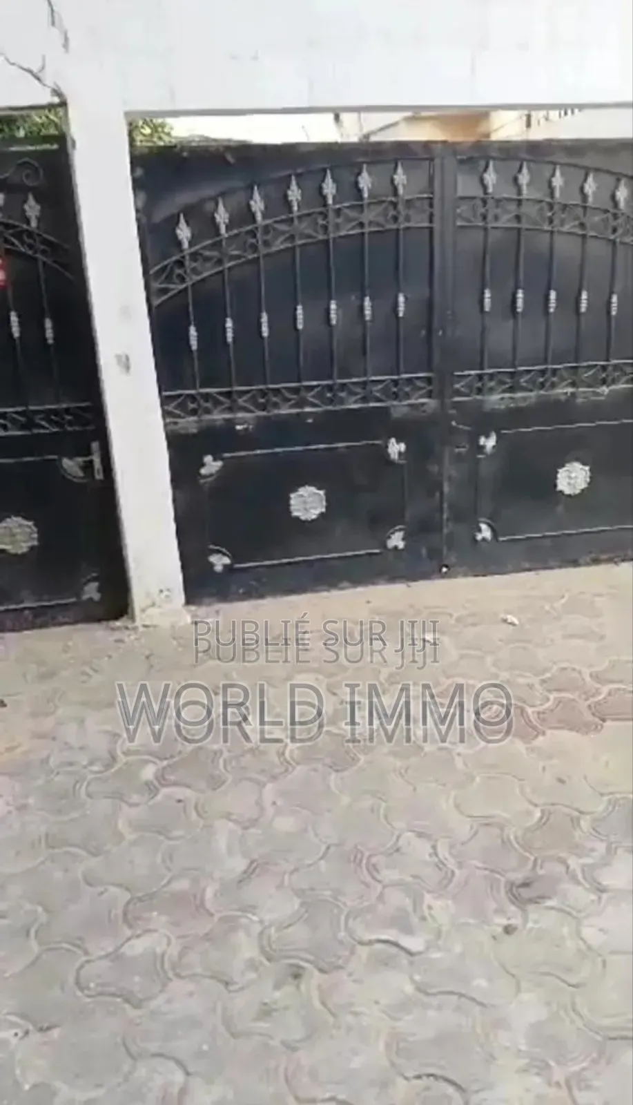 5chbre Villa dans Leo, Sicap-Liberté à Vendre