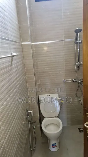 1chbre Mini-plat dans Para, Ouakam à Louer