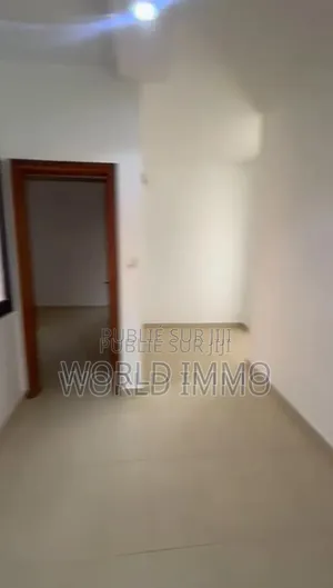 3chbre Appartement dans Gere, Ouakam à Louer