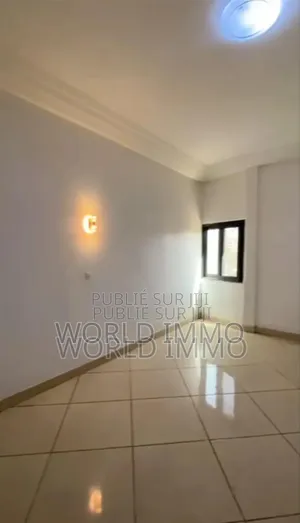 3chbre Appartement dans Lap, Grand Yoff à Louer