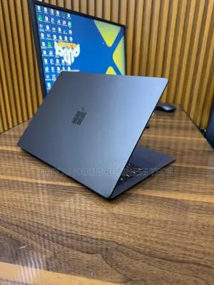 New Microsoft Surface Laptop 2 16GB Intel Core I7 SSD 512GB